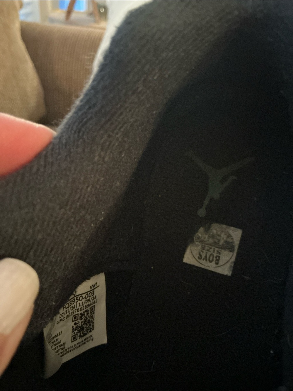 JORDANS Kids Black Sneakers with Green Jumpman Accent 4 1/2Y - Picture 6 of 6